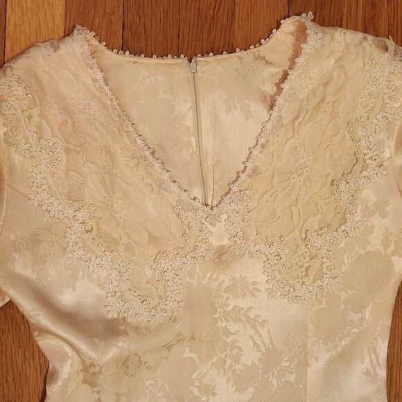Vintage Cream Satin Jacquard Dress with Lace Neckline – 1980s Bridal or Formal - Picture 8 of 16